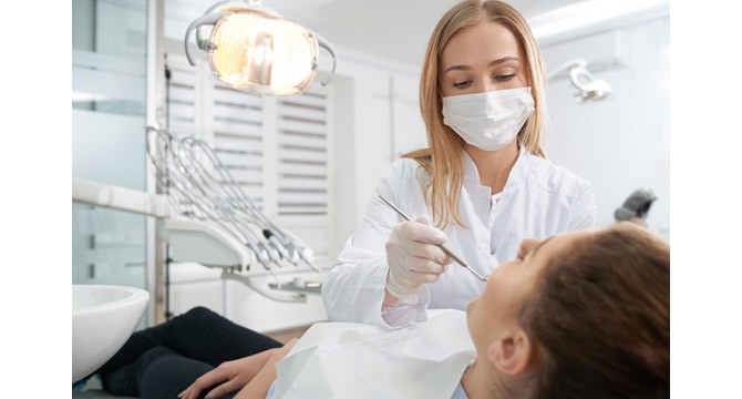 Ar profesionalus dantų valymas suteikia naudos dantims?